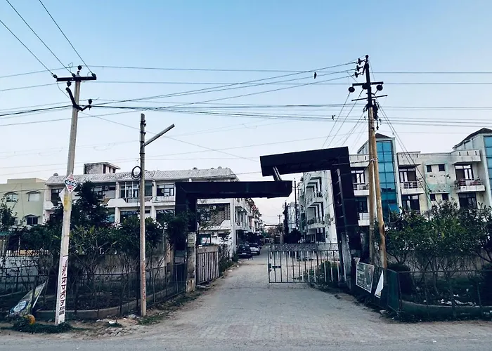 Jadon Homestay Near Prem Mandir
