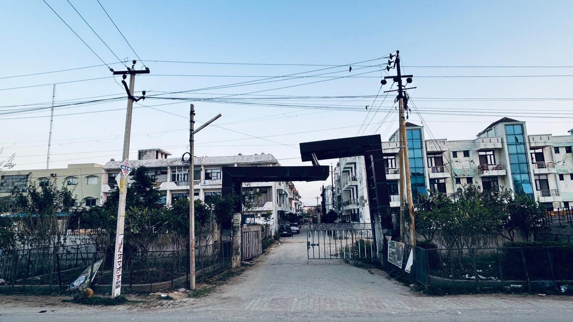 Homestay Jadon Near Prem Mandir *