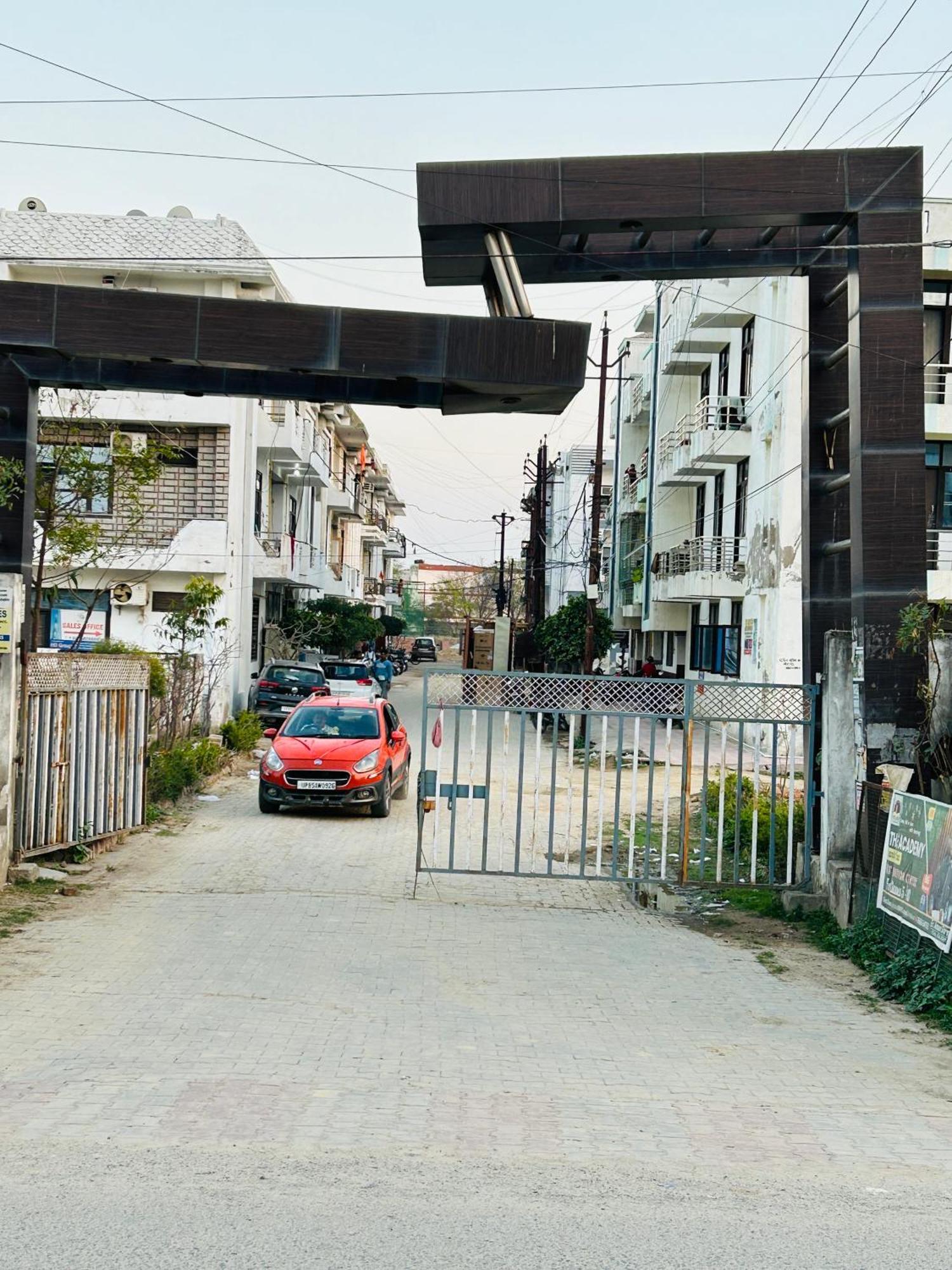 Homestay Jadon Near Prem Mandir *
